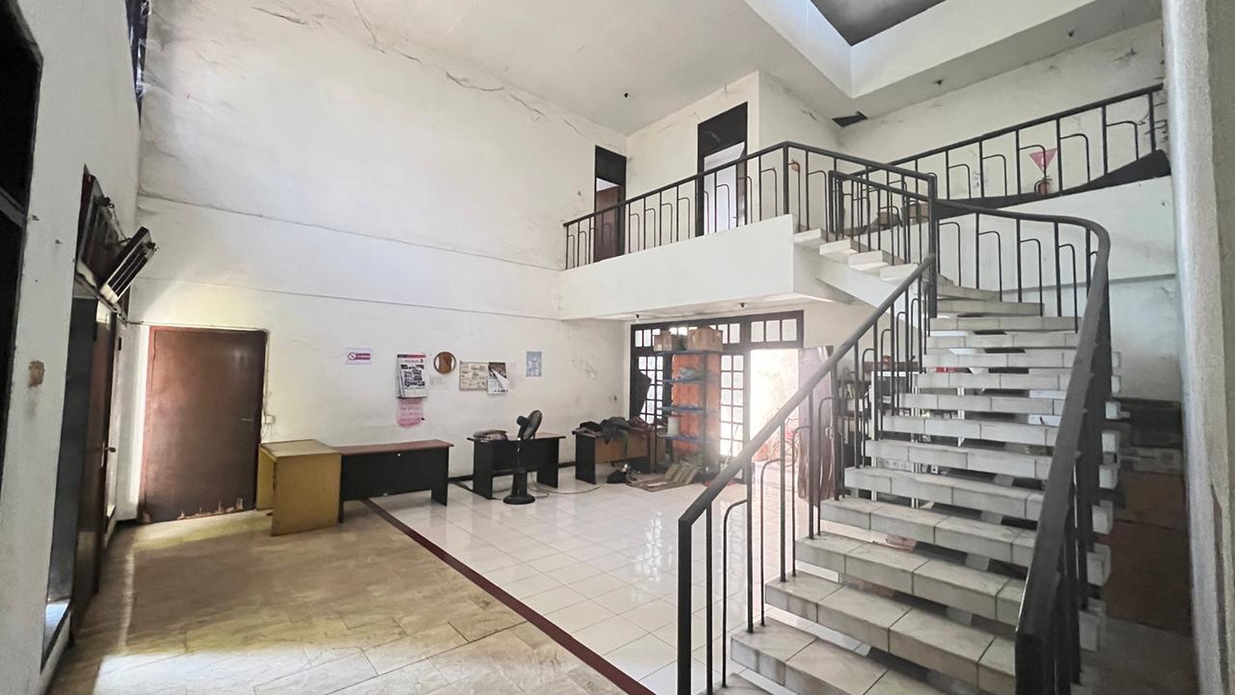 Rumah Kantor Strategis Raya Tenggilis Surabaya Selatan
