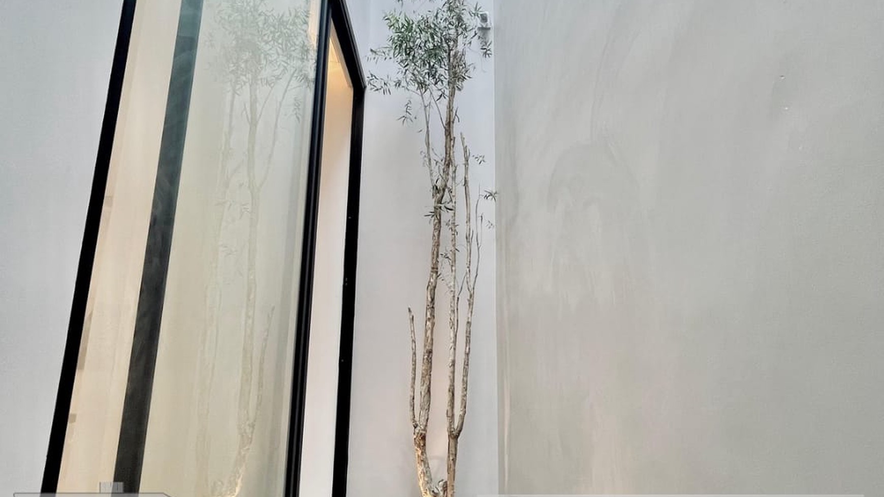 DIJUAL RUMAH MEWAH SEMI FURNISHED MODERN INDSUTRIAL - SUTOREJO SURABAYA TIMUR