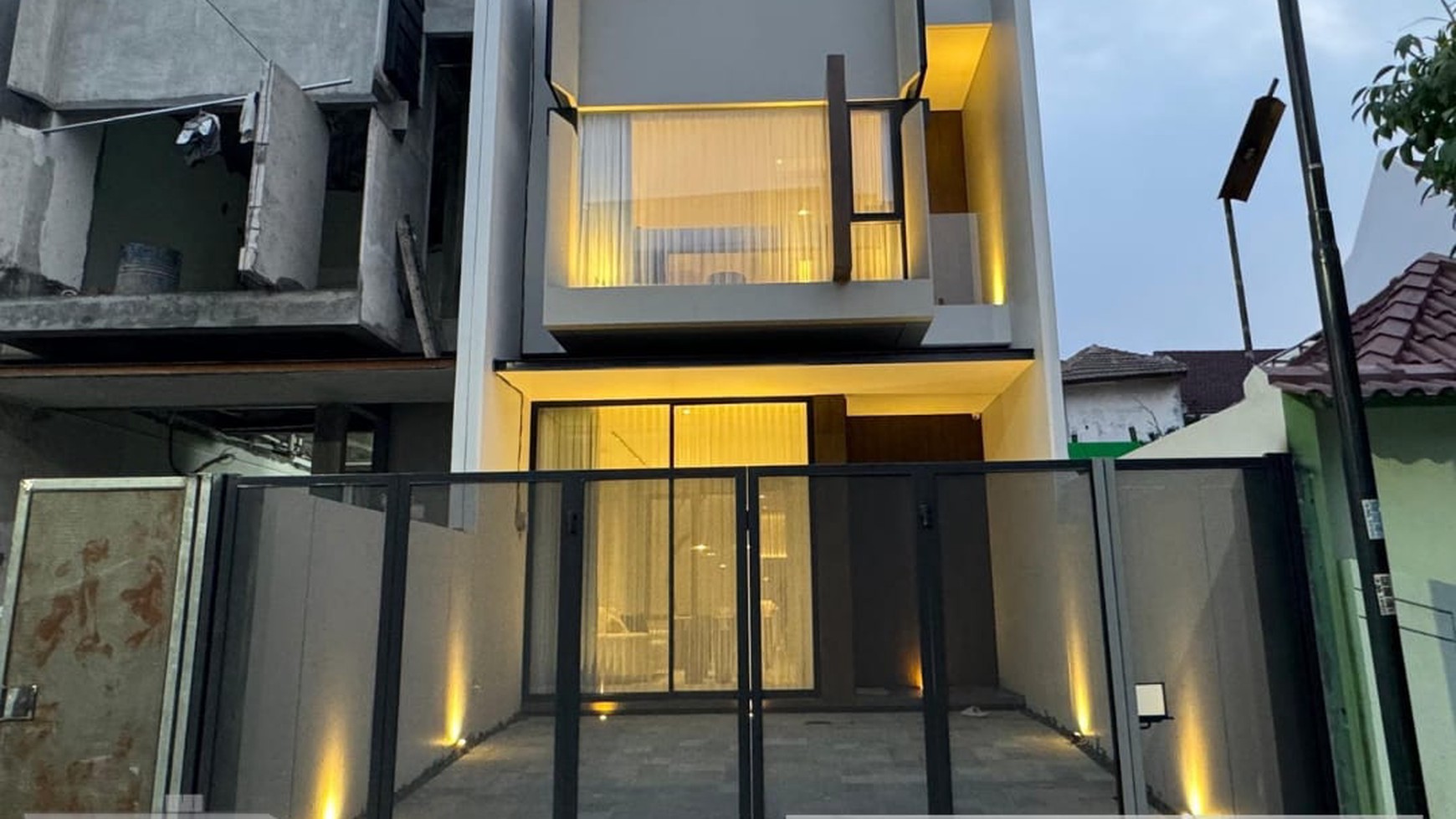 DIJUAL RUMAH MODERN SCANDINAVIAN HOUSE - MOJOKLANGGRU SURABAYA TIMUR