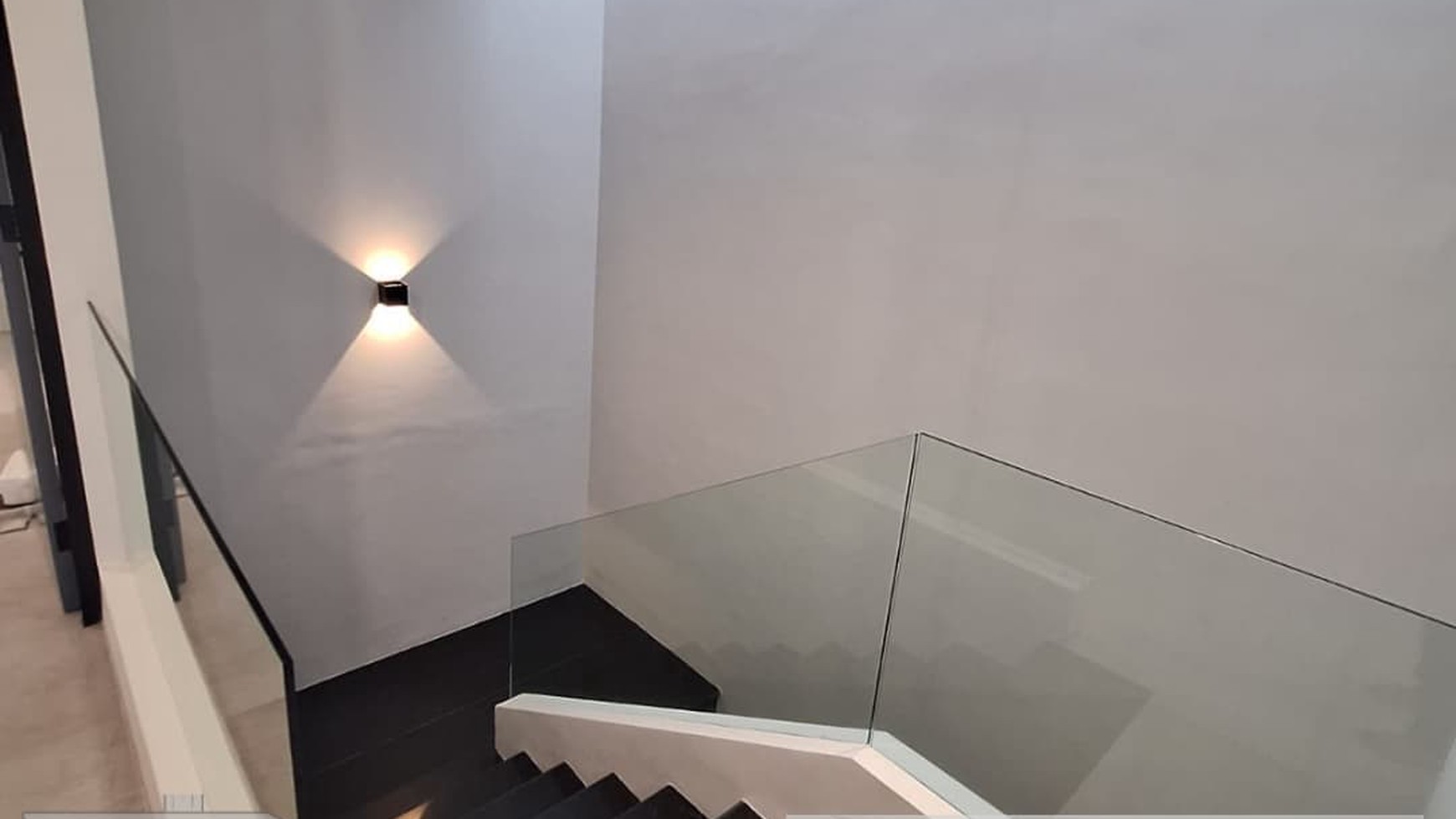 TURUN HARGA LAGI!!! DIJUAL RUMAH MEWAH MODERN MINIMALIS SIAP HUNI - DIAN ISTANA CLUSTER PARK AVENUE