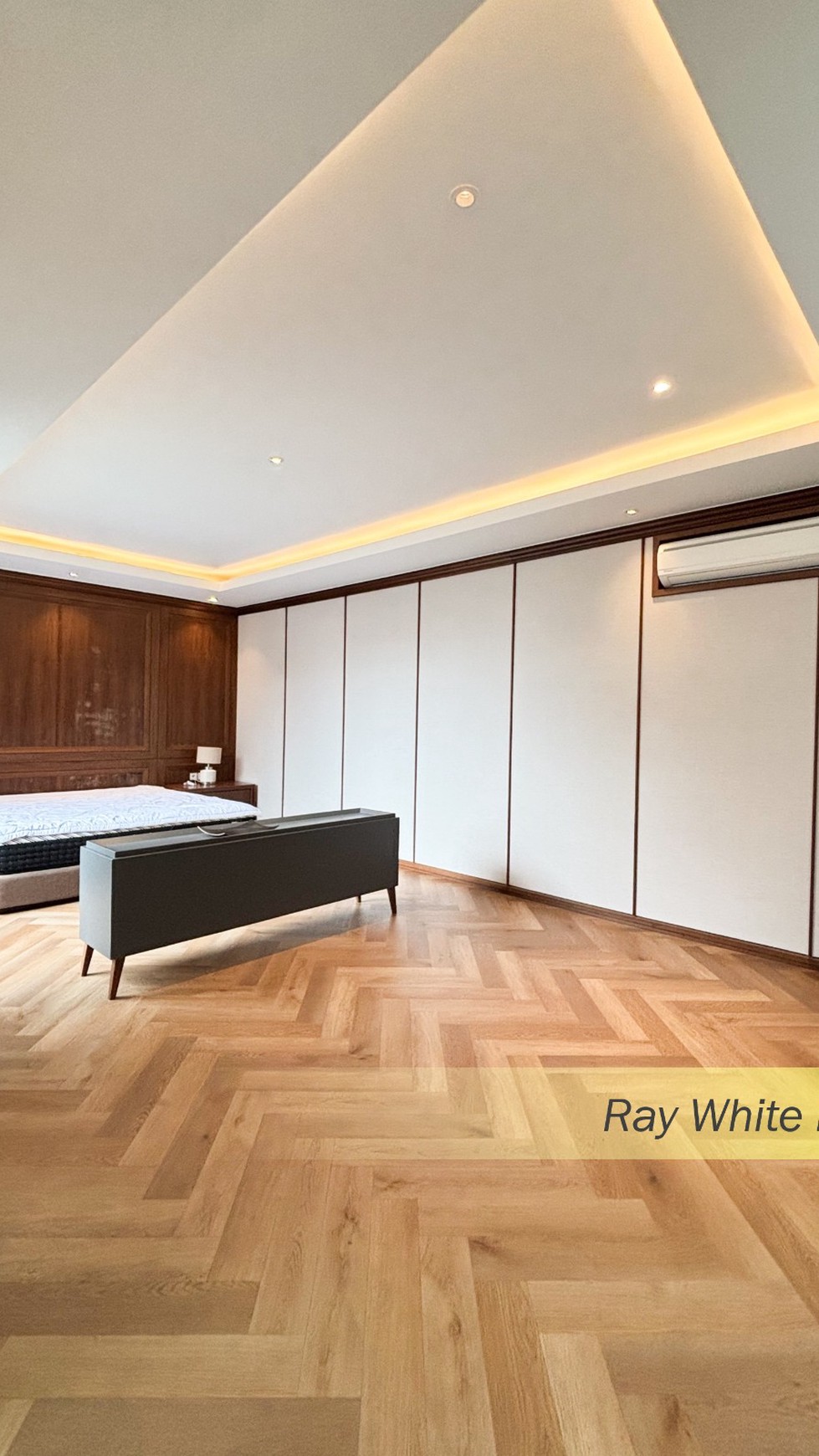RUMAH MEWAH FULLFURNISH DI KAWASAN NAVAPARK BSD CITY, TANGERANG SELATAN.