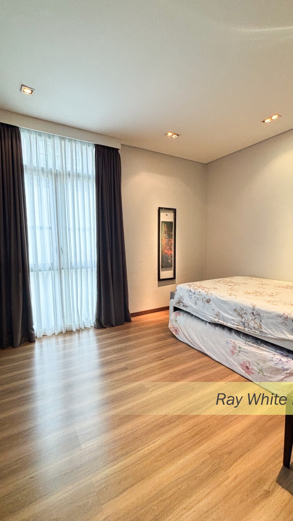 RUMAH MEWAH FULLFURNISH DI KAWASAN NAVAPARK BSD CITY, TANGERANG SELATAN.