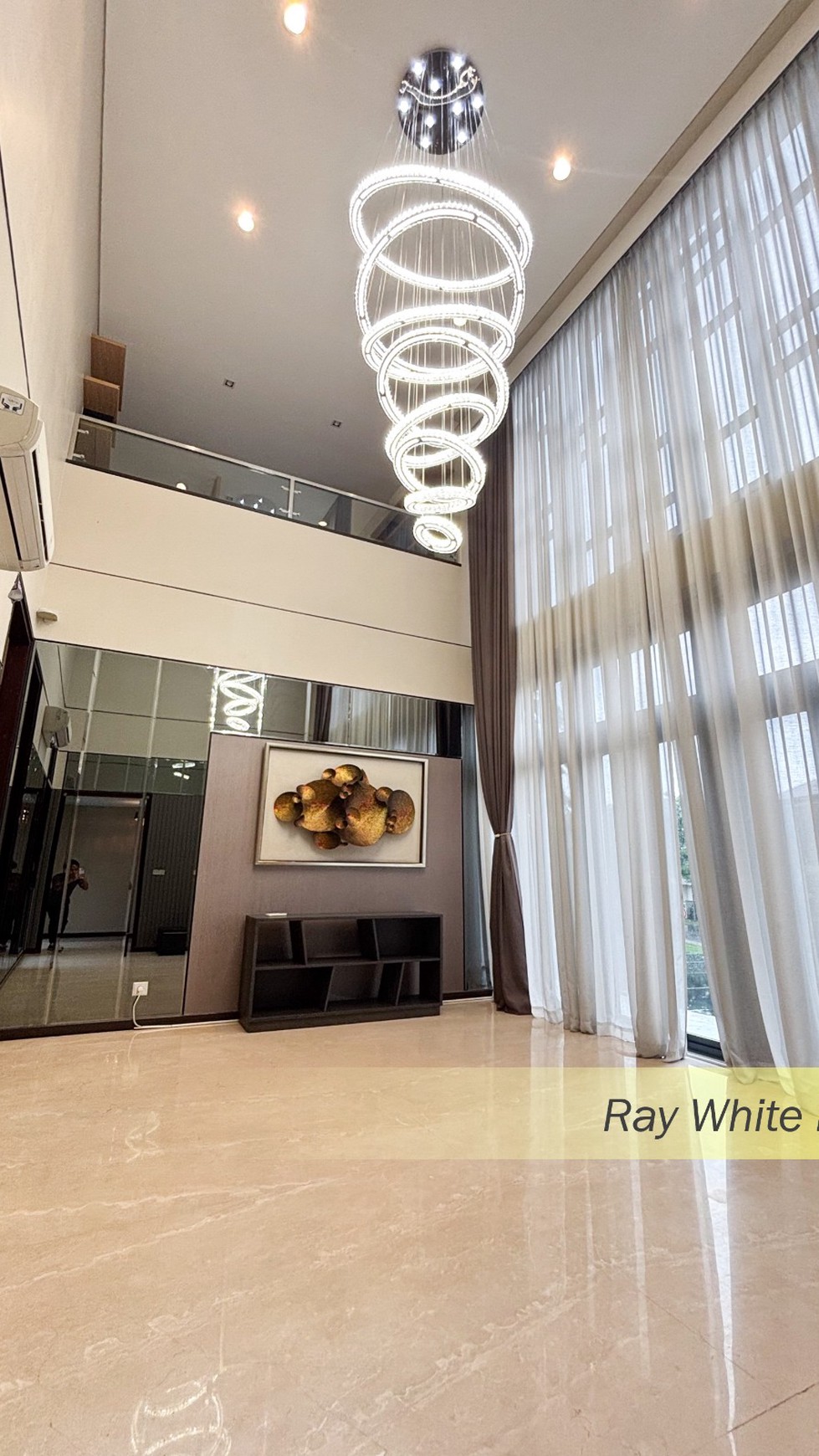 RUMAH MEWAH FULLFURNISH DI KAWASAN NAVAPARK BSD CITY, TANGERANG SELATAN.