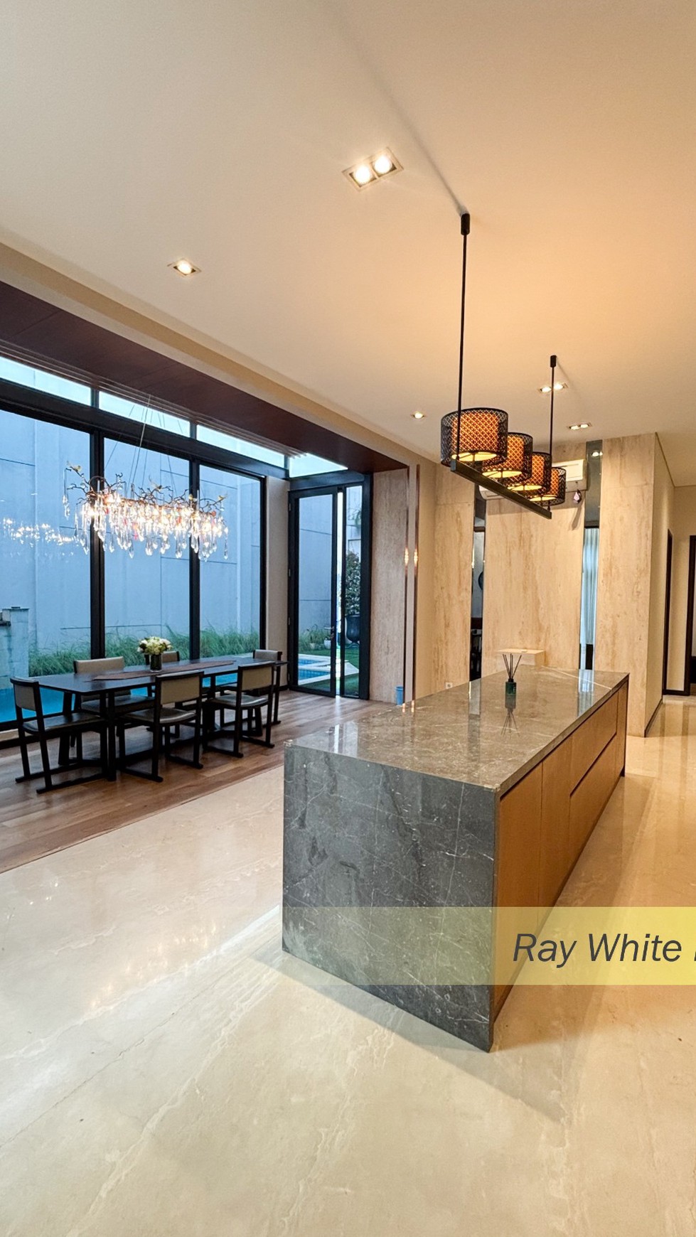 RUMAH MEWAH FULLFURNISH DI KAWASAN NAVAPARK BSD CITY, TANGERANG SELATAN.