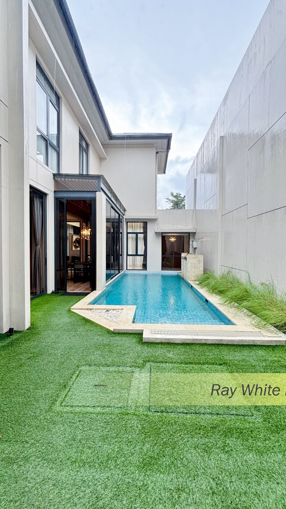 RUMAH MEWAH FULLFURNISH DI KAWASAN NAVAPARK BSD CITY, TANGERANG SELATAN.