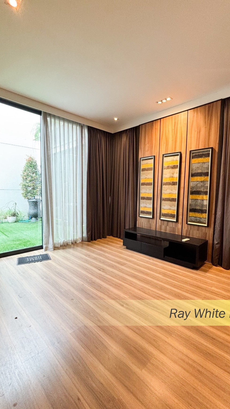 RUMAH MEWAH FULLFURNISH DI KAWASAN NAVAPARK BSD CITY, TANGERANG SELATAN.