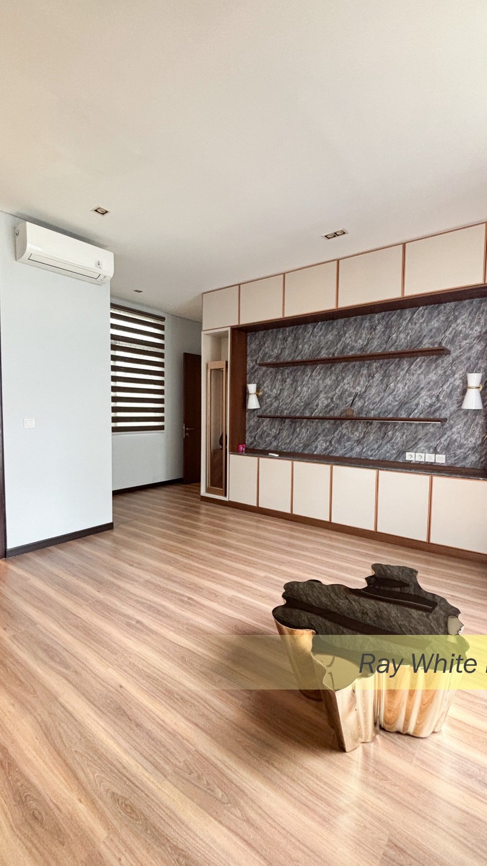 RUMAH MEWAH FULLFURNISH DI KAWASAN NAVAPARK BSD CITY, TANGERANG SELATAN.