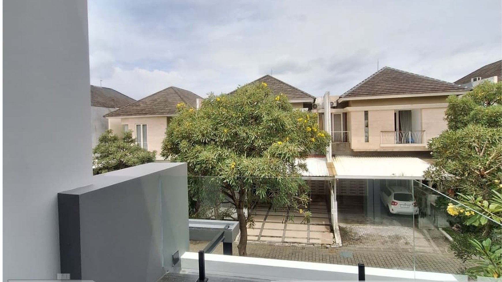 DIJUAL NEW HOUSE DENGAN DESIN MODERN MINIMALIS 2 LANTAI DAN SIAP HUNI - CITRALAND 