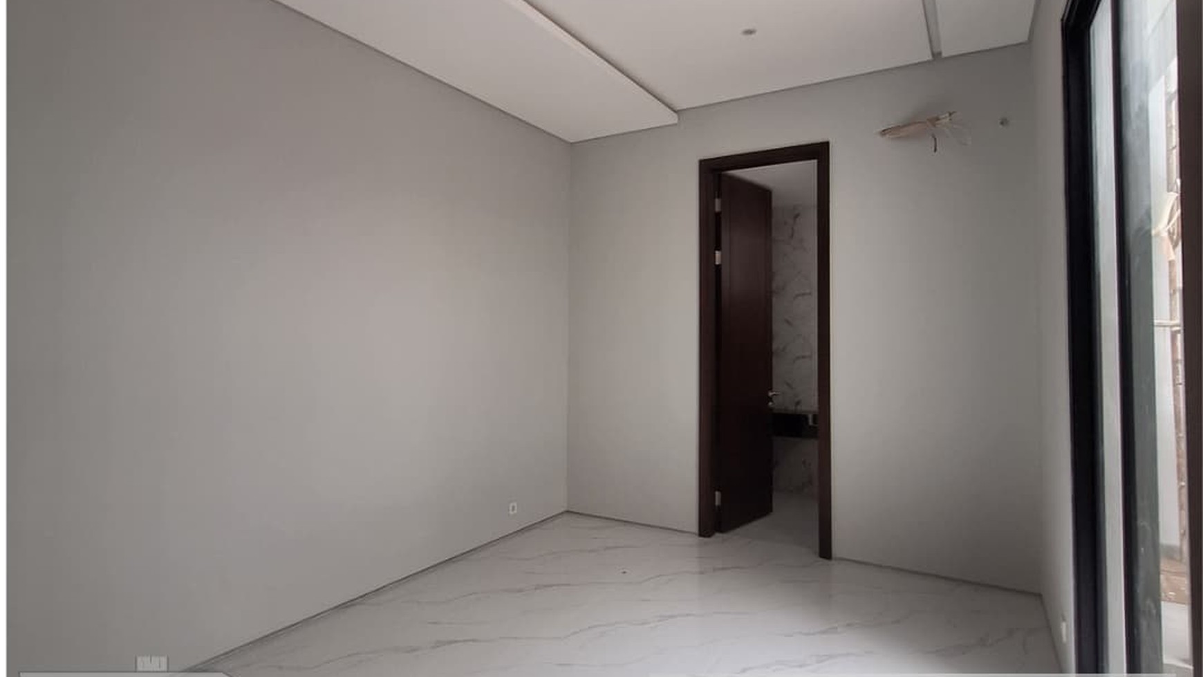 DIJUAL NEW HOUSE DENGAN DESIN MODERN MINIMALIS 2 LANTAI DAN SIAP HUNI - CITRALAND 