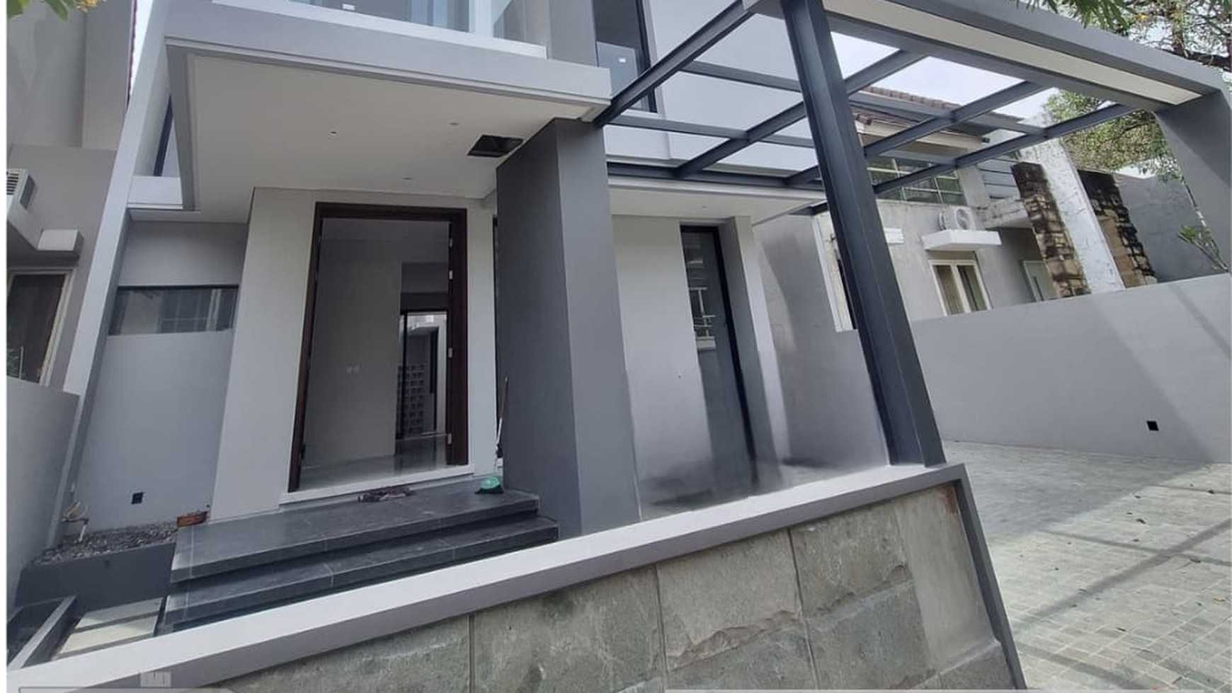 DIJUAL NEW HOUSE DENGAN DESIN MODERN MINIMALIS 2 LANTAI DAN SIAP HUNI - CITRALAND 