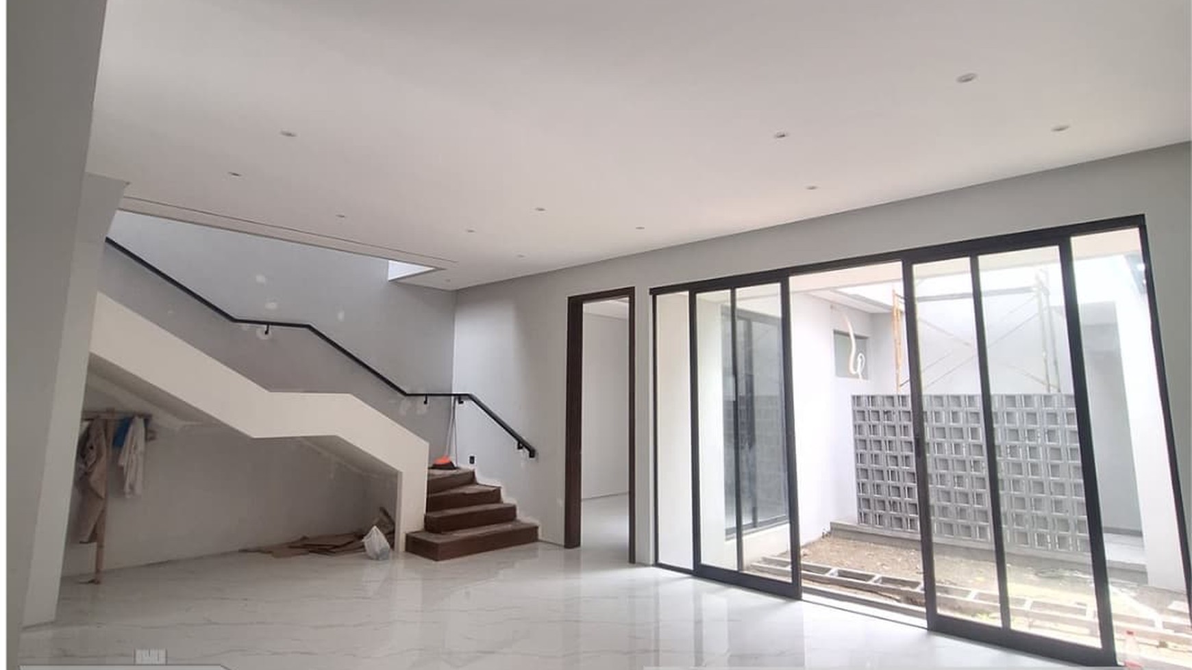 DIJUAL NEW HOUSE DENGAN DESIN MODERN MINIMALIS 2 LANTAI DAN SIAP HUNI - CITRALAND 