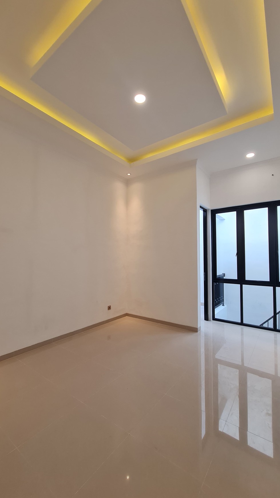 Dijual Rumah Baru Di Darmo Permai Timur, Surabaya