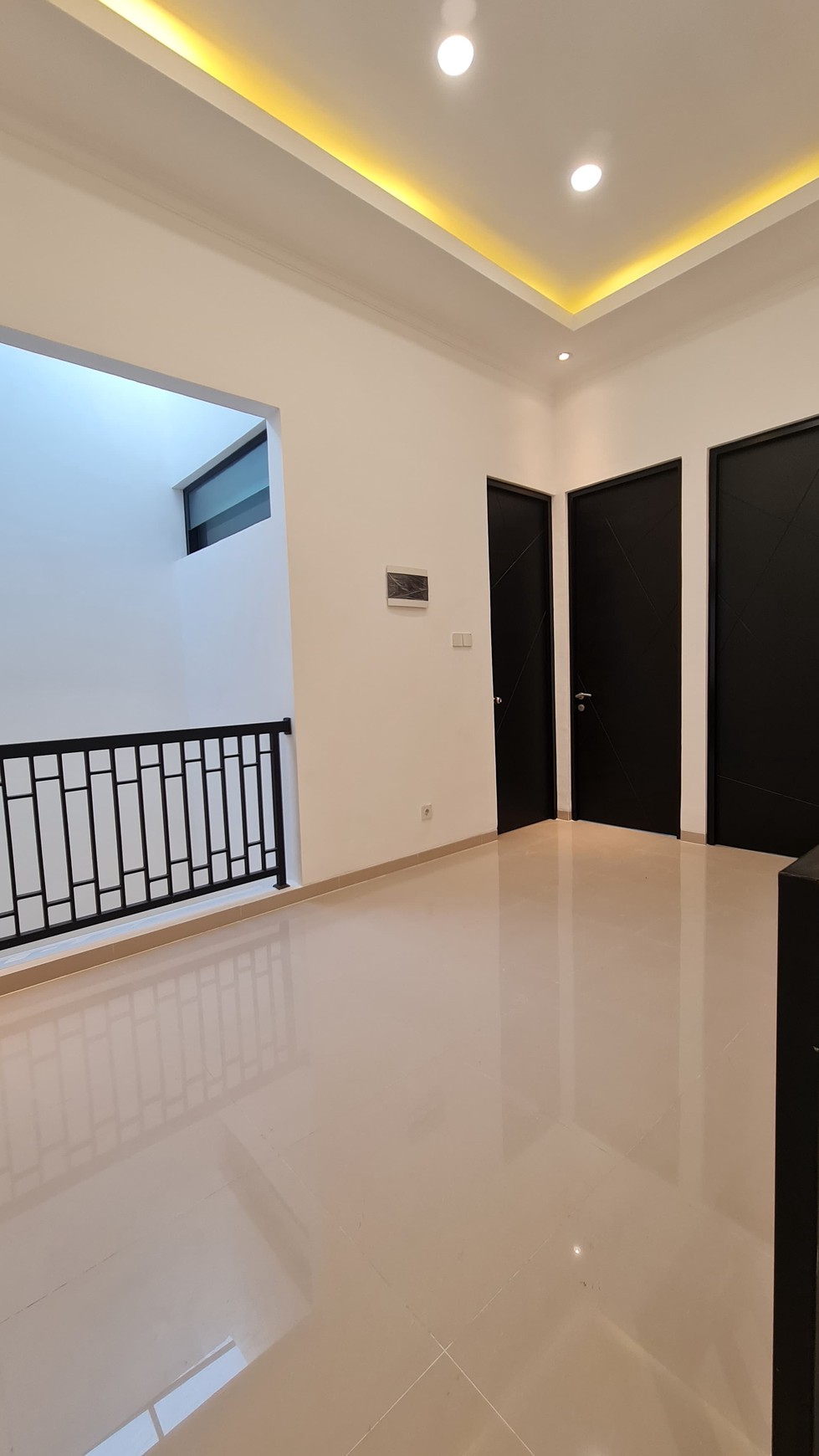 Dijual Rumah Baru Di Darmo Permai Timur, Surabaya