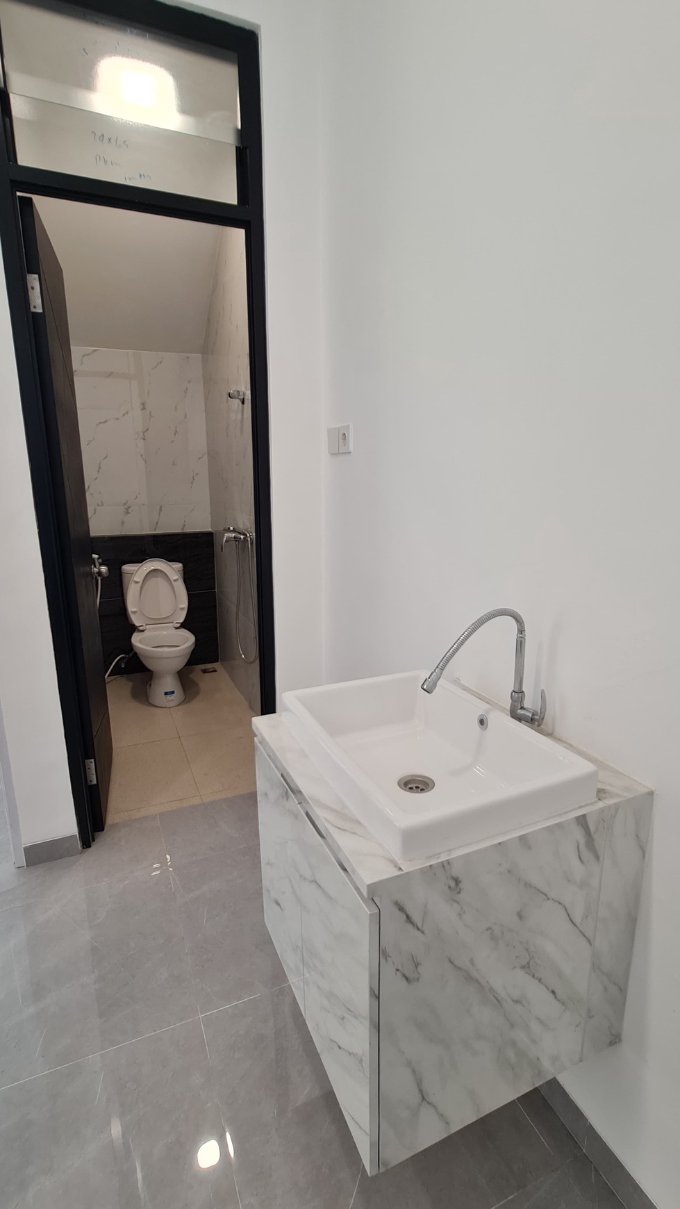Dijual Rumah Baru Di Darmo Permai Timur, Surabaya