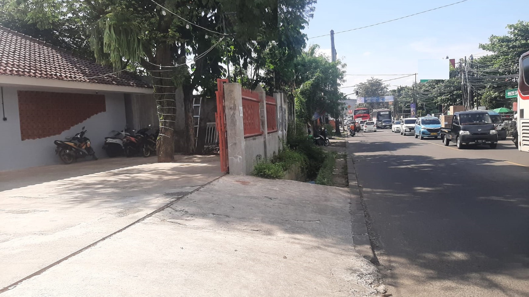 Kavling & Bangunan, lokasi di Jalan Utama di Ciputat.