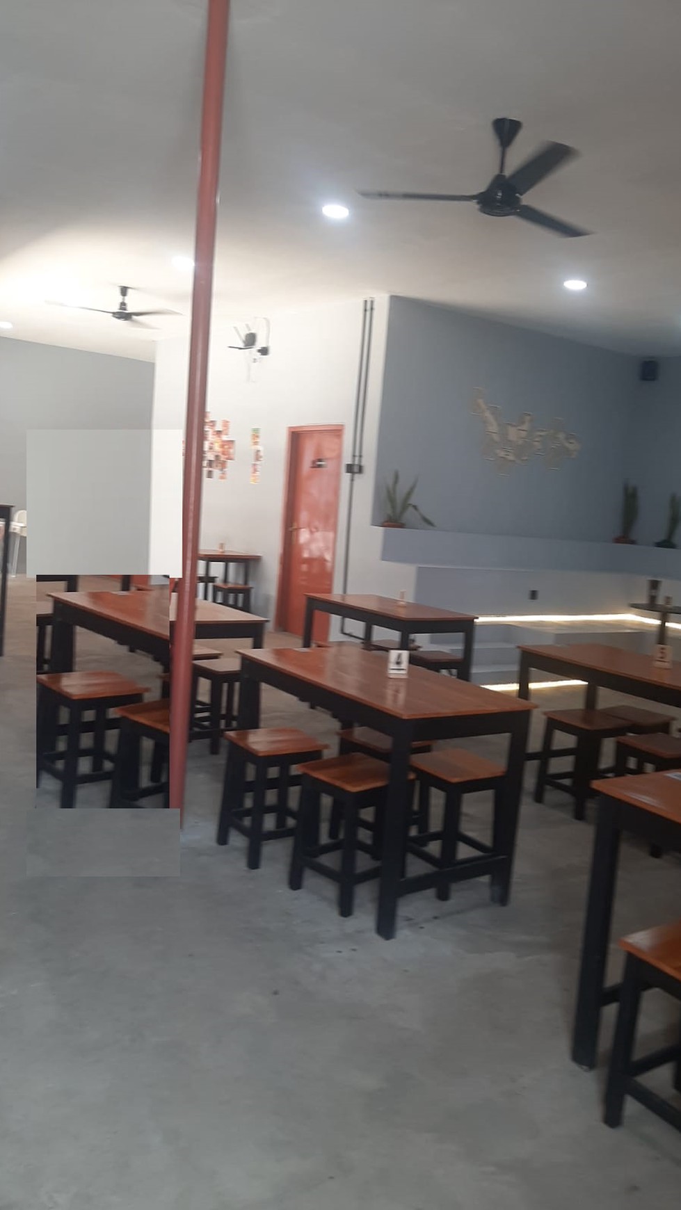 Kavling & Bangunan, lokasi di Jalan Utama di Ciputat.