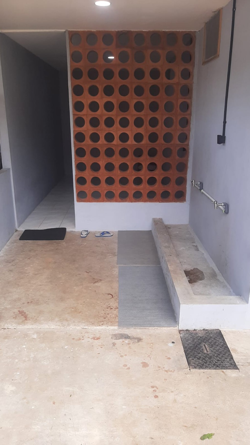 Kavling & Bangunan, lokasi di Jalan Utama di Ciputat.