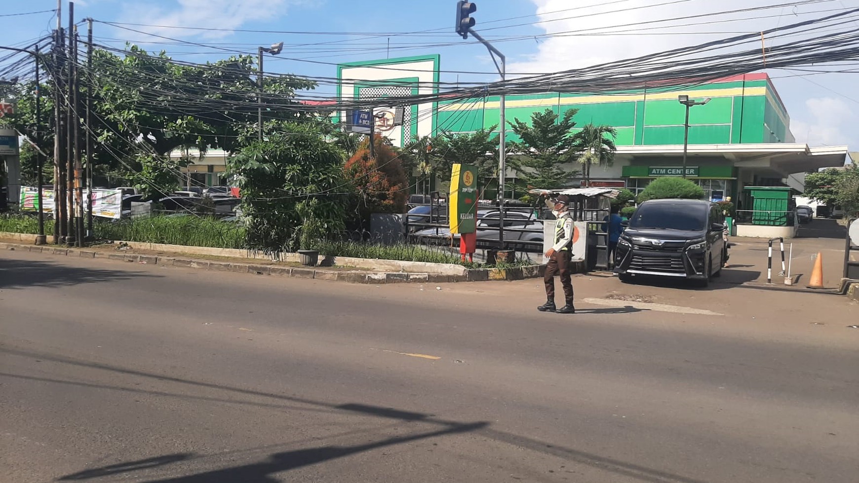 Kavling & Bangunan, lokasi di Jalan Utama di Ciputat.