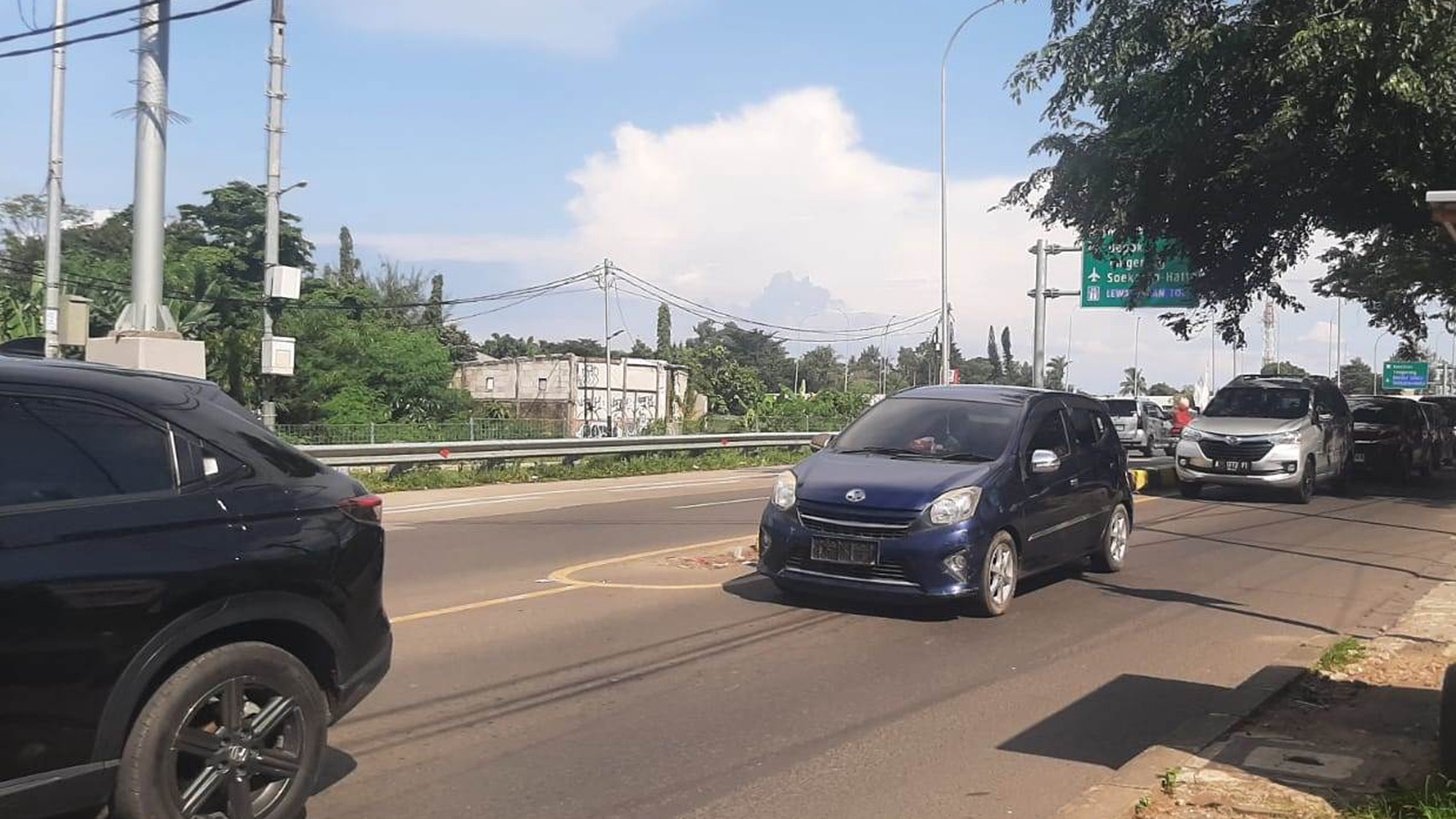 Kavling & Bangunan, lokasi di Jalan Utama di Ciputat.