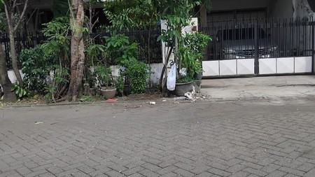 Jual rumah hitung tanah di Manyar Tirtomoyo Surabaya Timur 