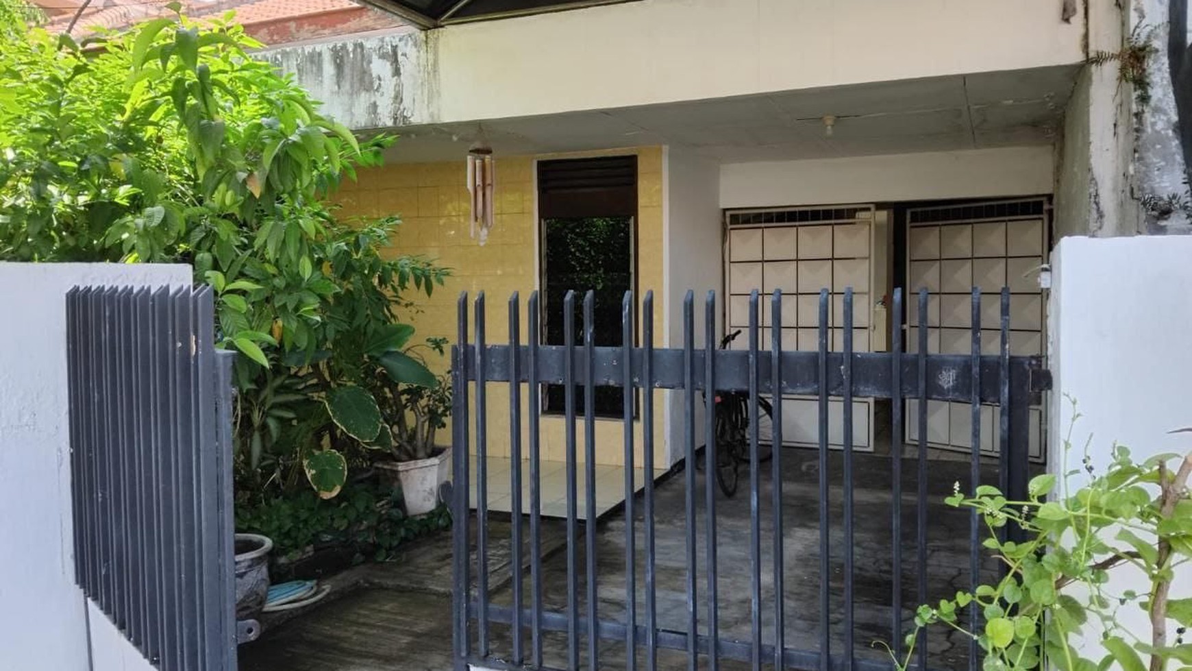Jual rumah hitung tanah di Manyar Tirtomoyo Surabaya Timur 