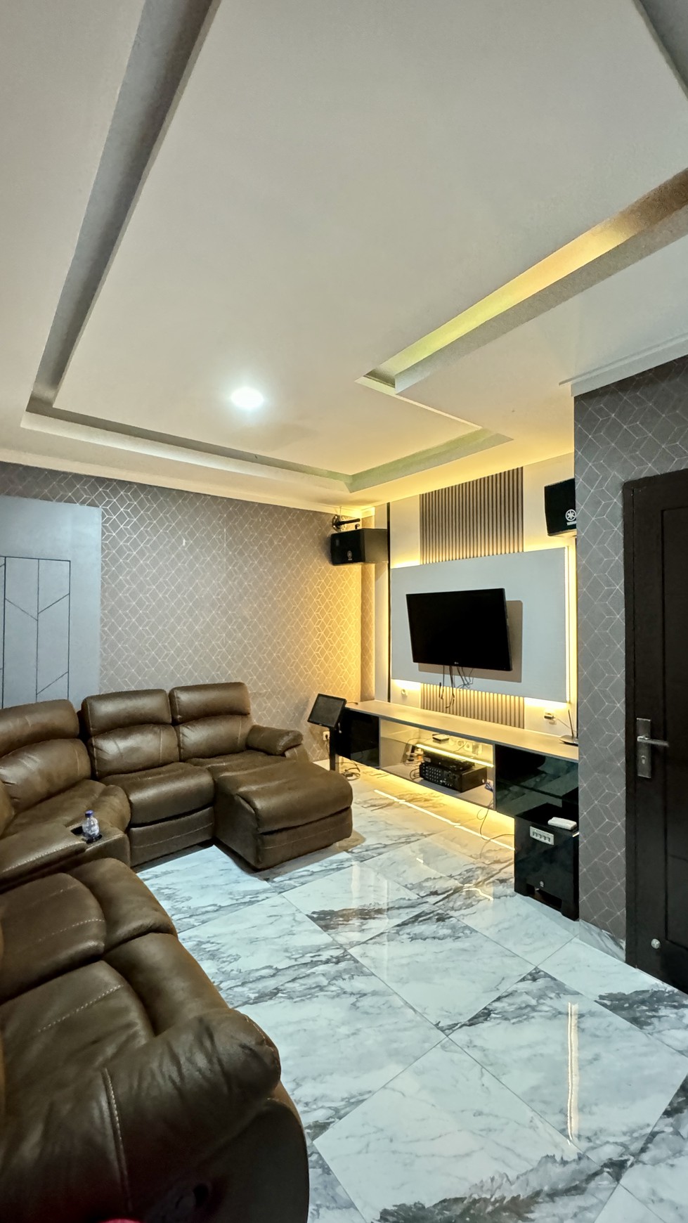Rumah Mewah di Cluster Violin Golf Island PIK2