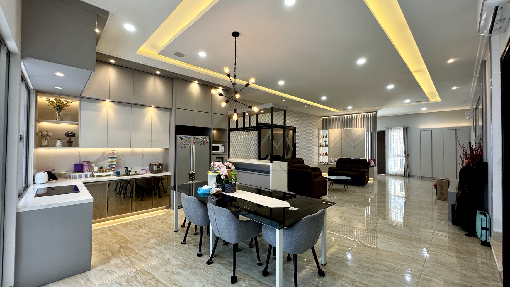 Rumah Mewah di Cluster Violin Golf Island PIK2
