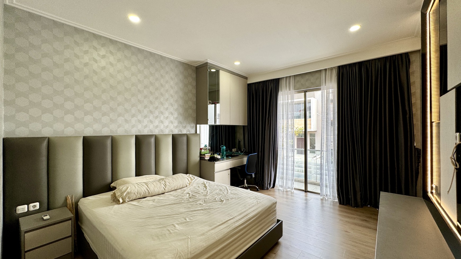 Rumah Mewah di Cluster Violin Golf Island PIK2