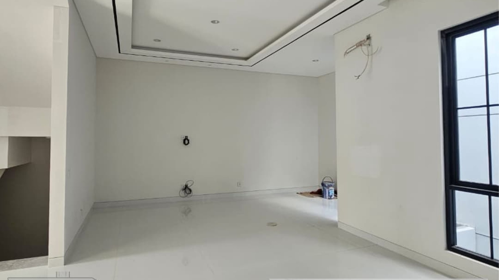 DIJUAL NEW HOUSE DENGAN DESAIN AMERICAN STYLE 3 LANTAI DAN SIAP HUNI - GRAHA FAMILI