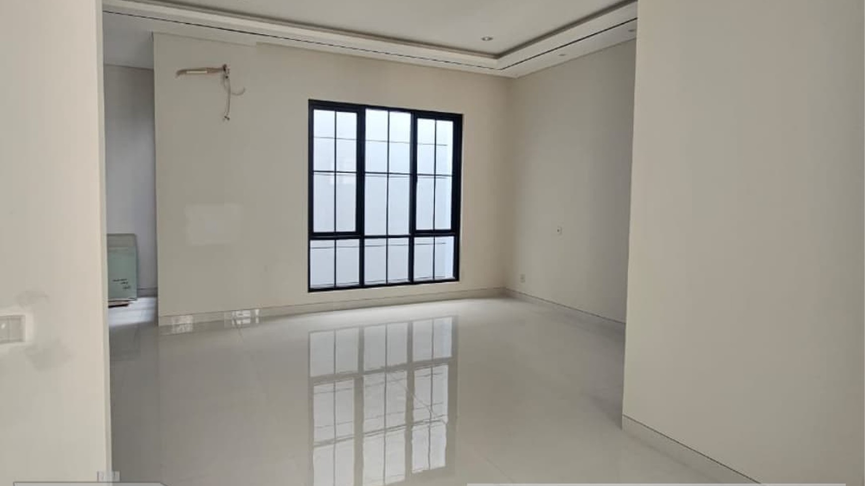 DIJUAL NEW HOUSE DENGAN DESAIN AMERICAN STYLE 3 LANTAI DAN SIAP HUNI - GRAHA FAMILI