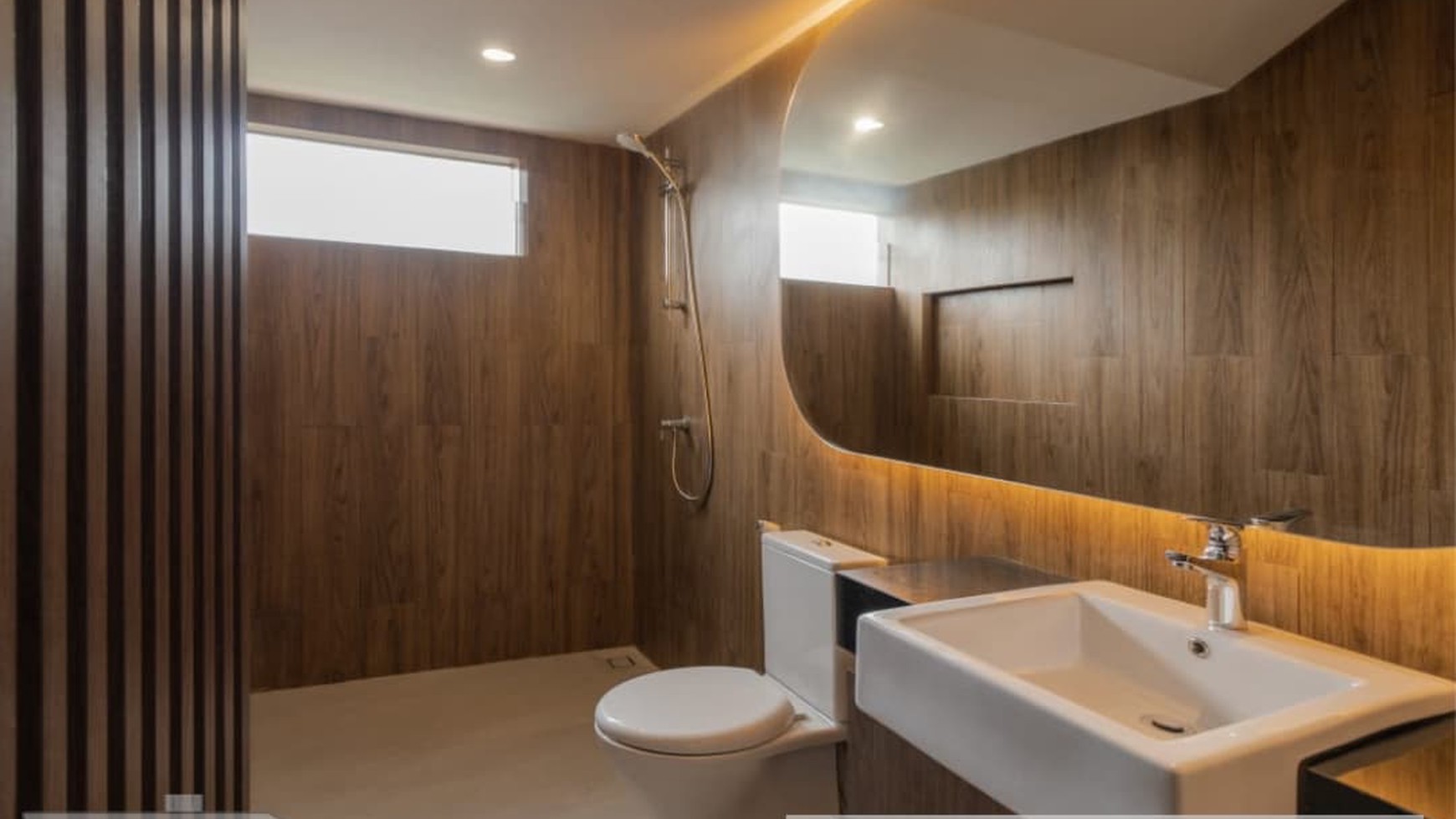 NEW HOUSE DENGAN KONSEP TROPICAL HOUSE, MEWAH DAN SIAP HUNI - MANYAR KERTAADI SURABAYA TIMUR