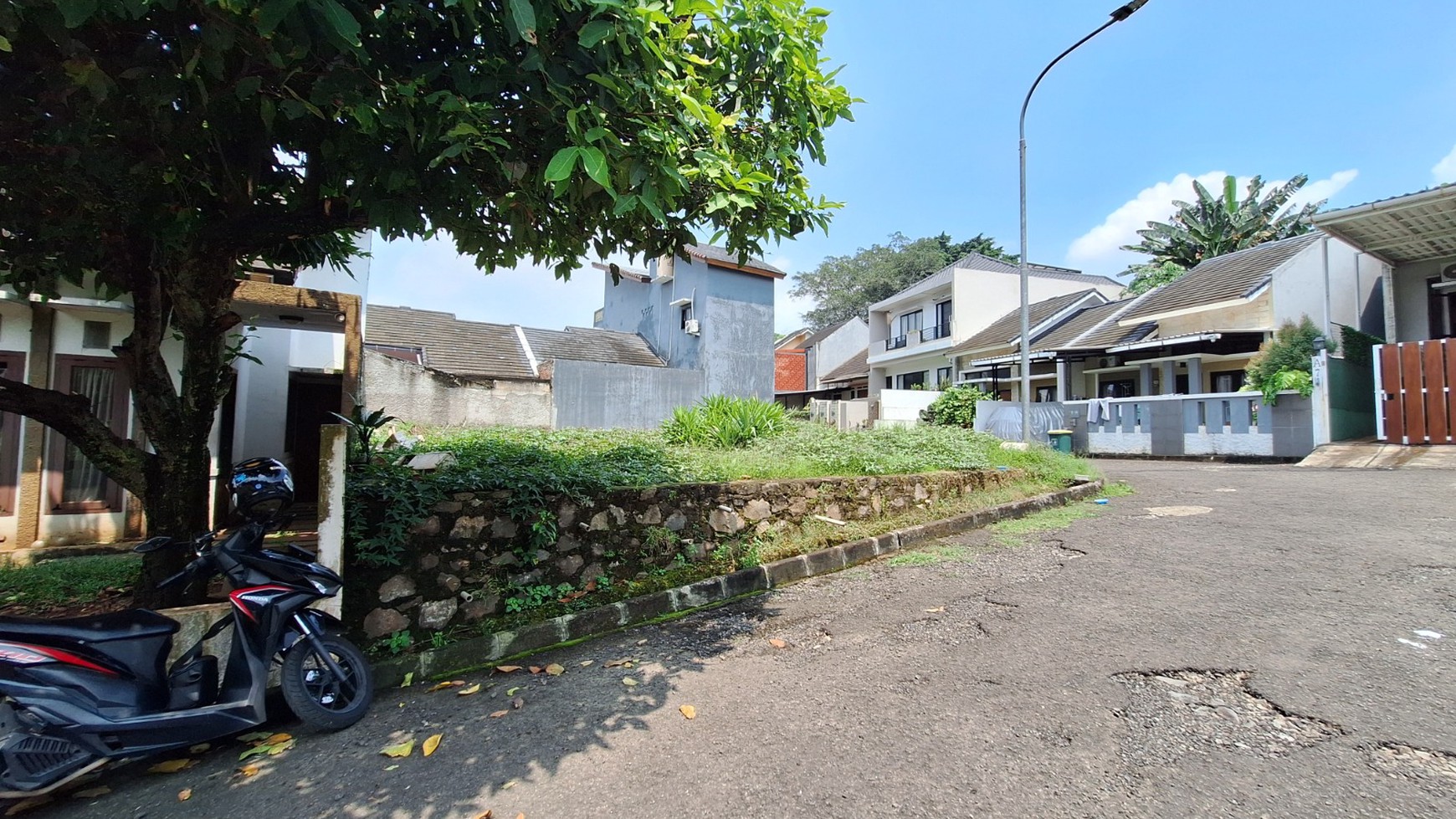 Tanah Siap Bangun Posisi Hook di Komplek Nyaman dan Akses Mudah Cinere
