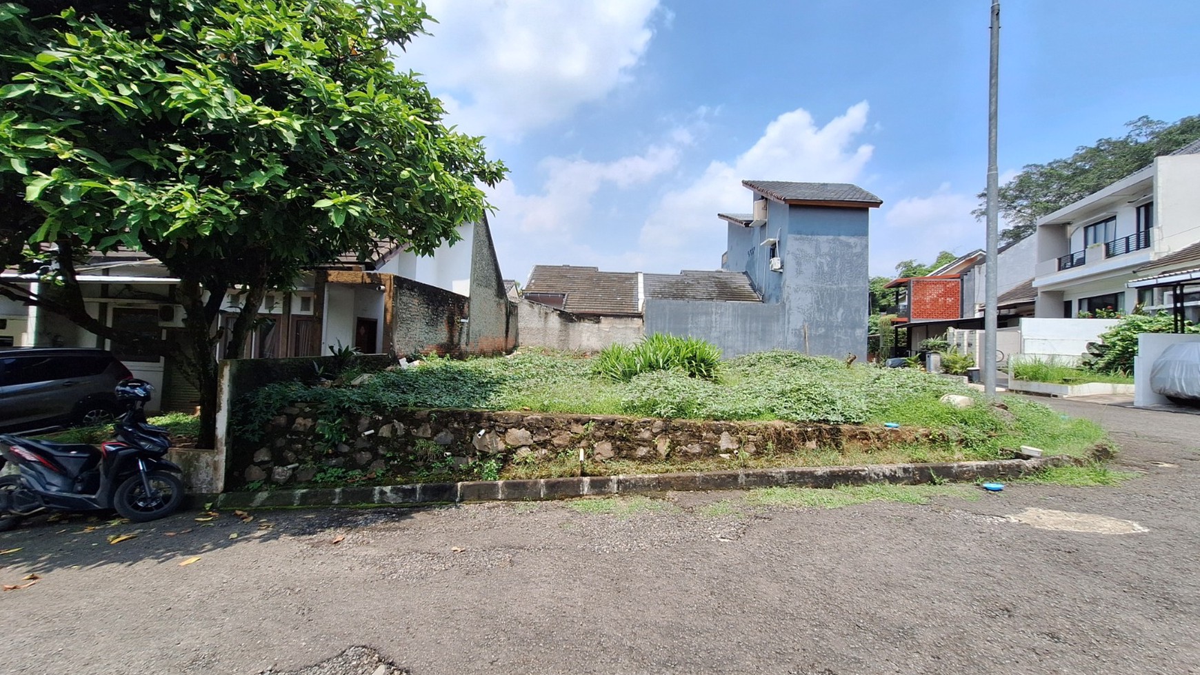 Tanah Siap Bangun Posisi Hook di Komplek Nyaman dan Akses Mudah Cinere