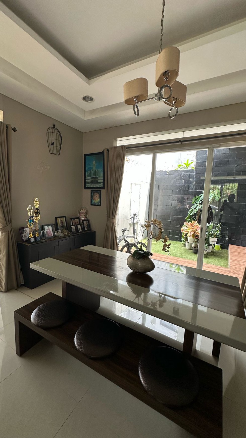 Rumah Bagus, Semi furnished, lokasi strategis di Bintaro Sektor 3A