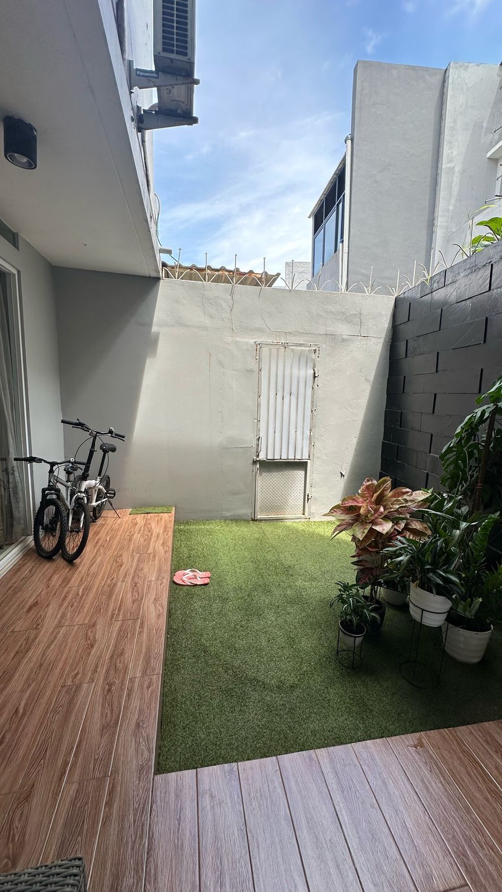 Rumah Bagus, Semi furnished, lokasi strategis di Bintaro Sektor 3A