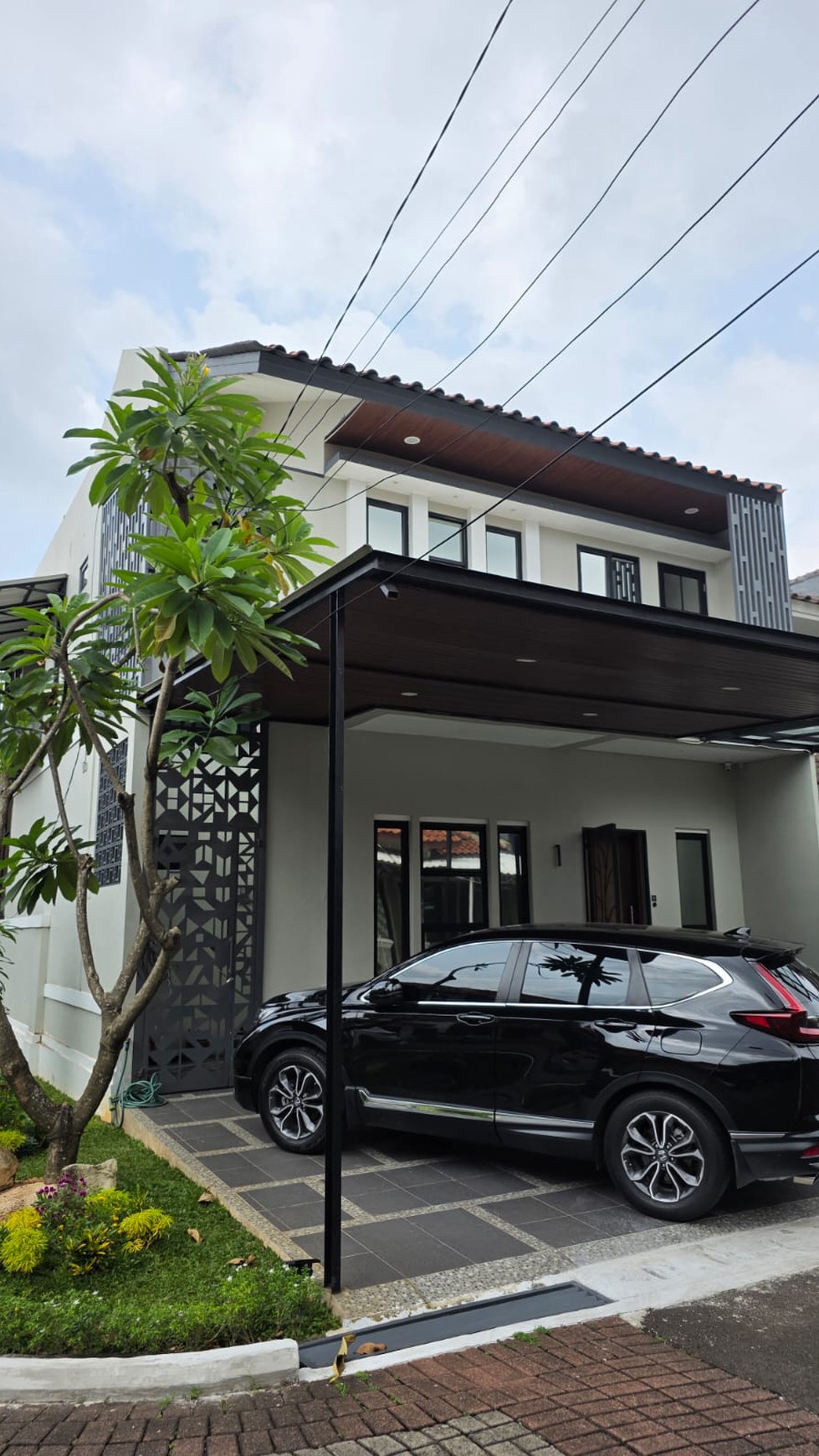 Dijual Rumah Kondisi Rapi dan Siap Huni Harga Masuk Akal di Taman Parahyangan - Lippo Karawaci Tangerang