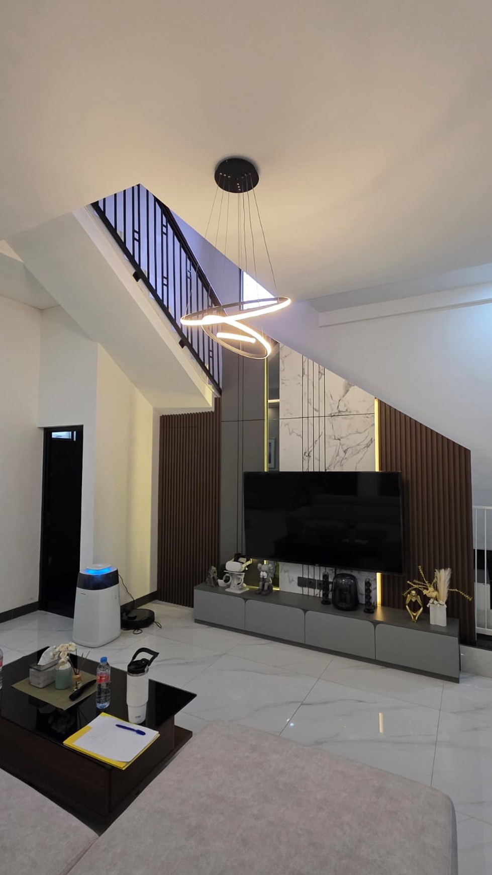 Dijual Rumah Kondisi Rapi dan Siap Huni Harga Masuk Akal di Taman Parahyangan - Lippo Karawaci Tangerang