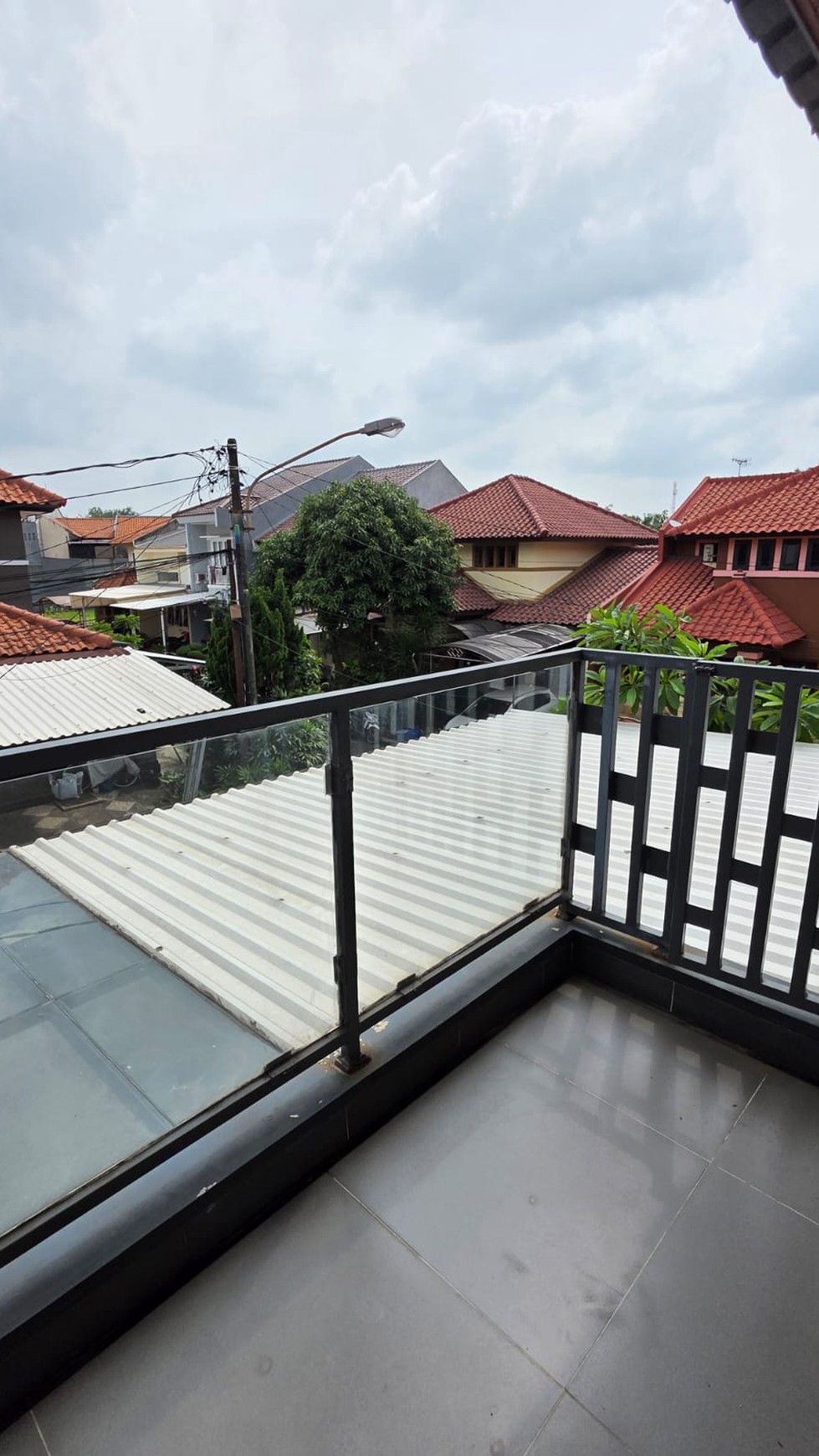 Dijual Rumah Kondisi Rapi dan Siap Huni Harga Masuk Akal di Taman Parahyangan - Lippo Karawaci Tangerang