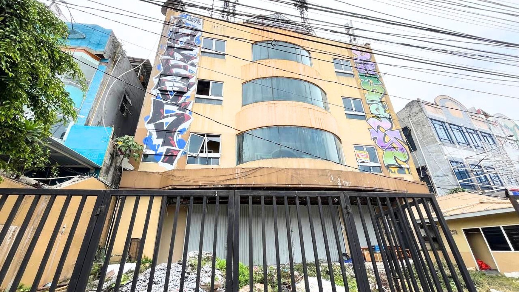 Gedung Kantor 4 Lantai Lokasi Strategis di Tebet