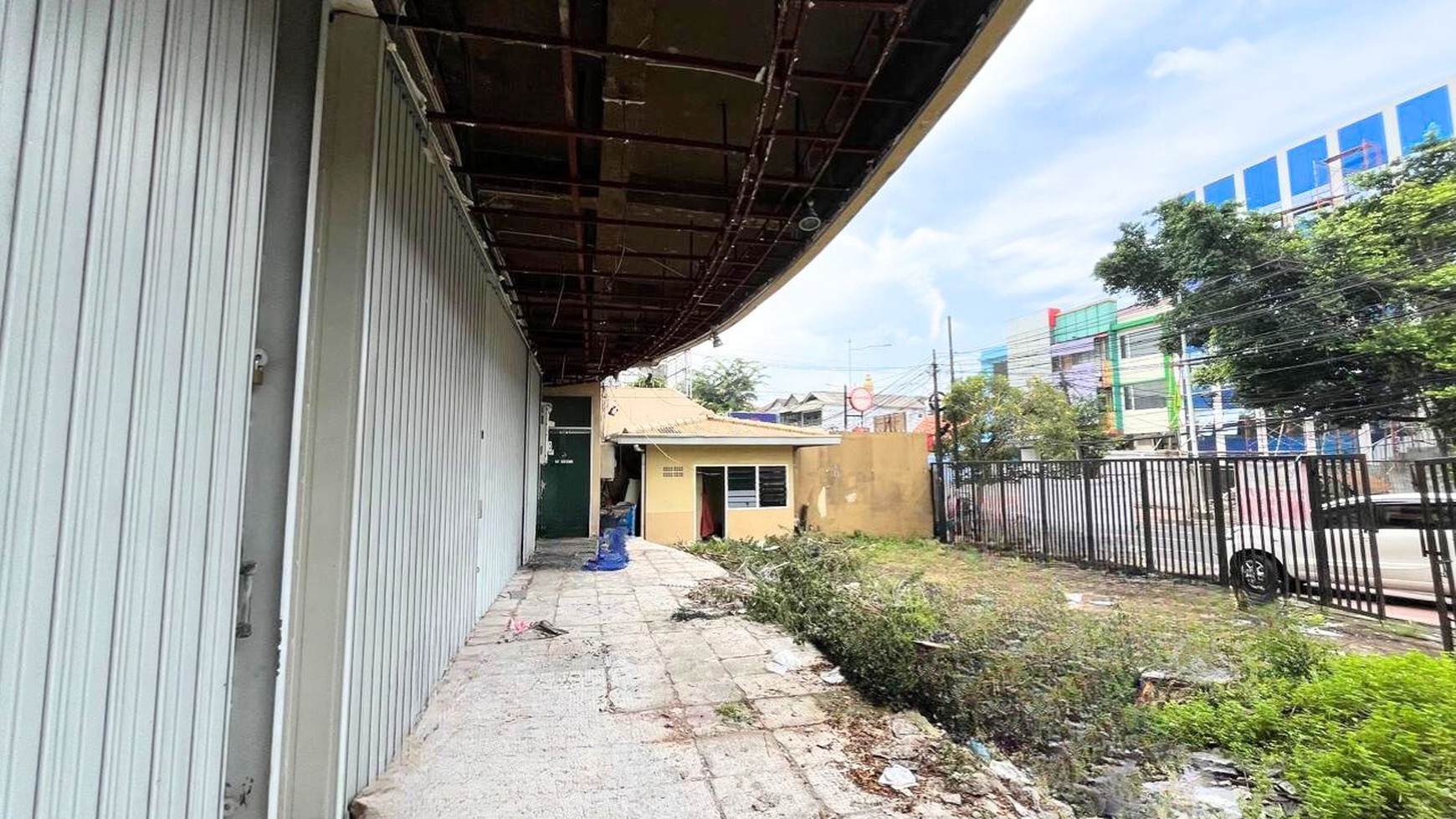 Gedung Kantor 4 Lantai Lokasi Strategis di Tebet