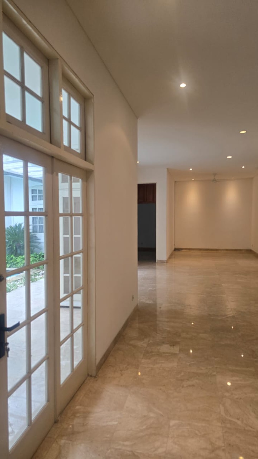 Lux house at Kebayoran Baru, south jajarts
