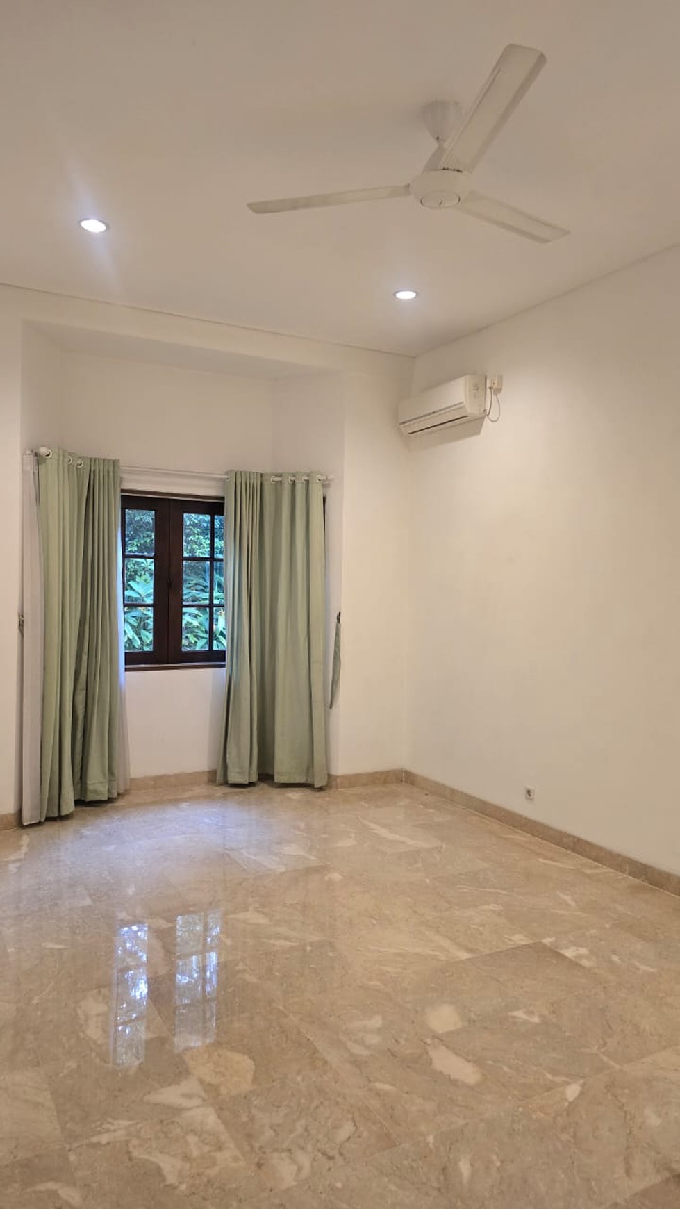 Lux house at Kebayoran Baru, south jajarts