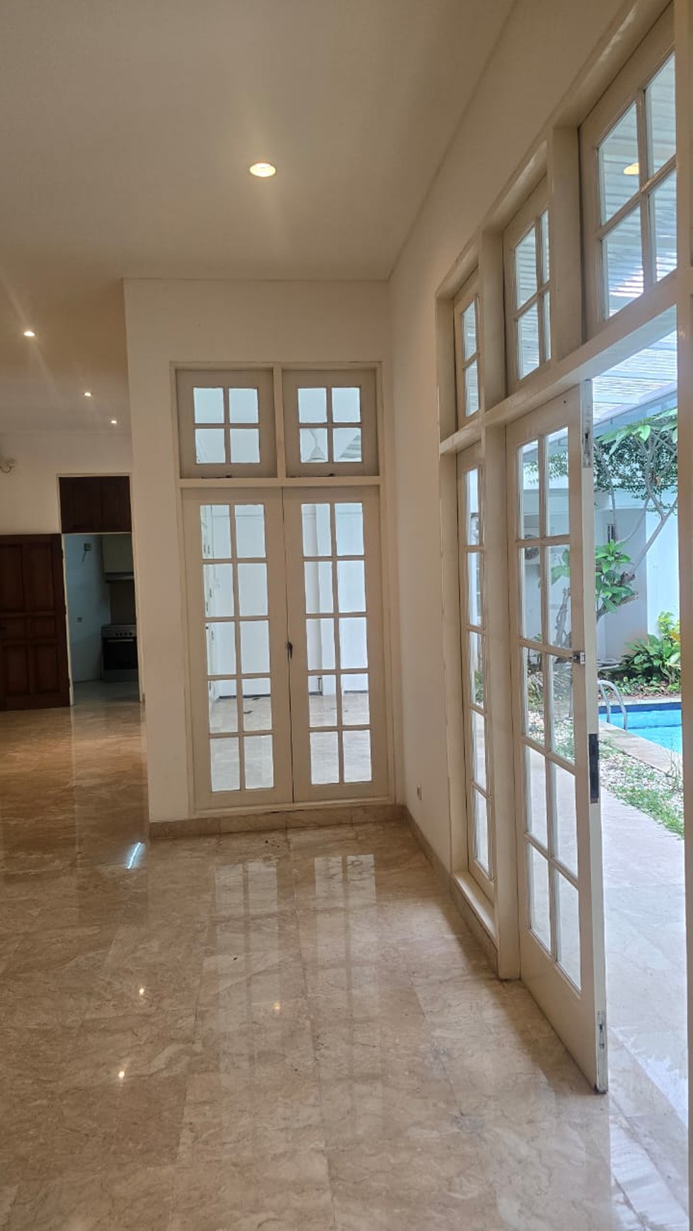 Lux house at Kebayoran Baru, south jajarts