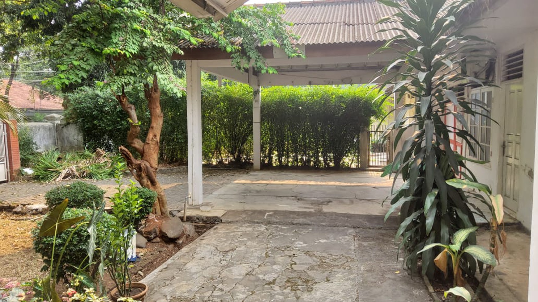 Rumah Lama Hitung Tanah Lingkungan Nyaman & Asri Lokasi Strategis Jl RS Fatmawati Raya