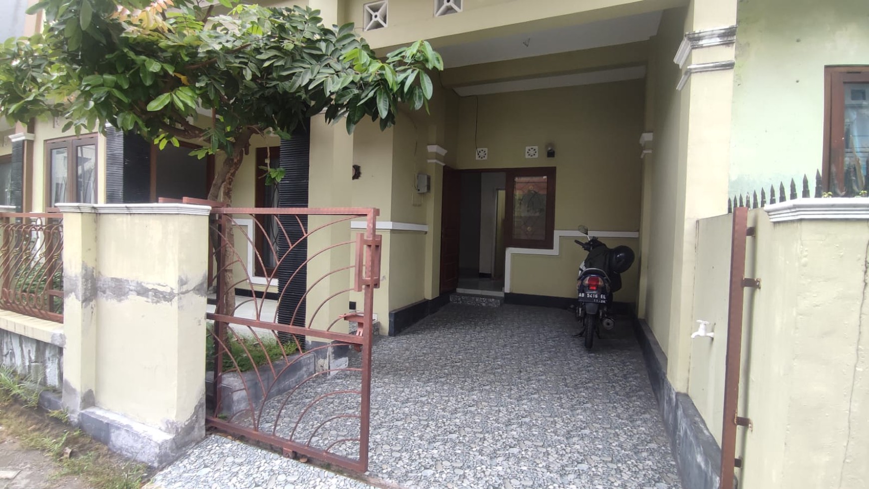 Rumah Dalam Perum Griya Cipta Mulya Caturtunggal Depok Sleman