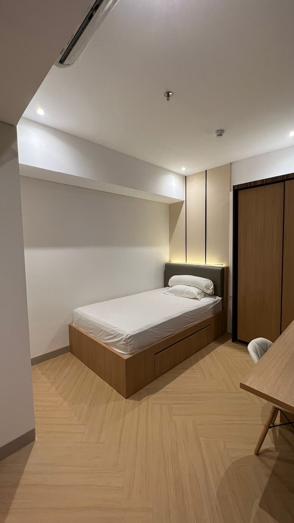 Dijual Full Furnished Apartemen Embarcadero, Tower Eastern Wing, Bintaro Sektor 9, Tangerang Selatan