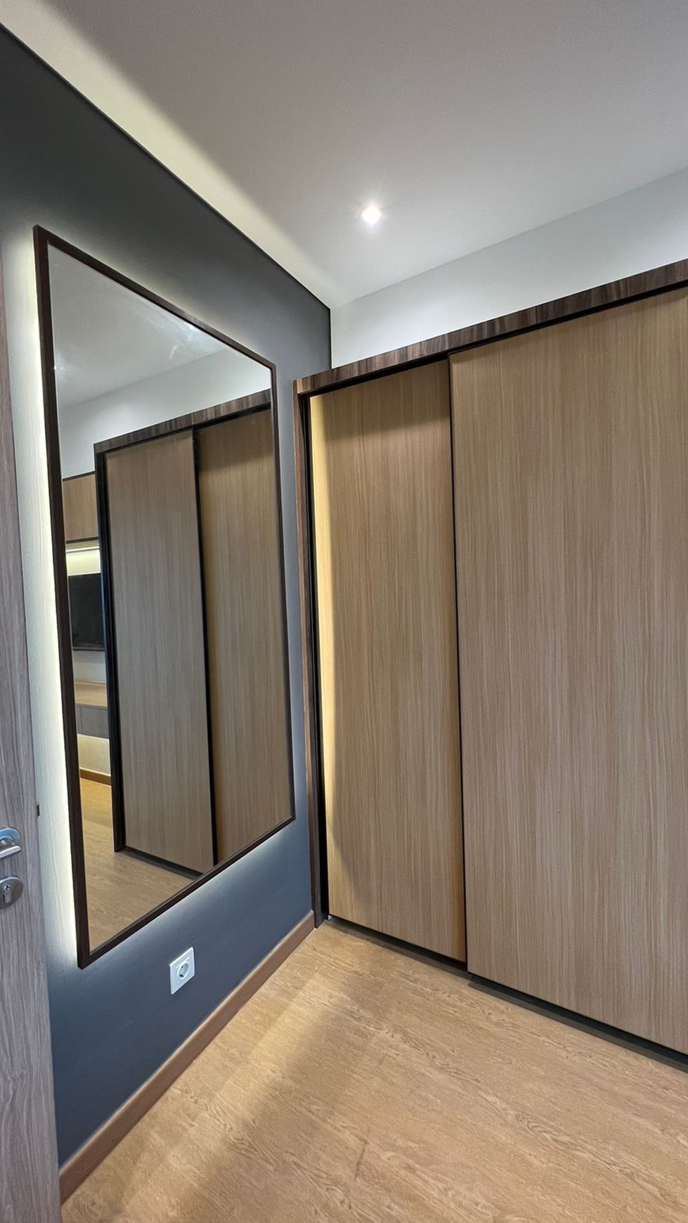 Dijual Full Furnished Apartemen Embarcadero, Tower Eastern Wing, Bintaro Sektor 9, Tangerang Selatan