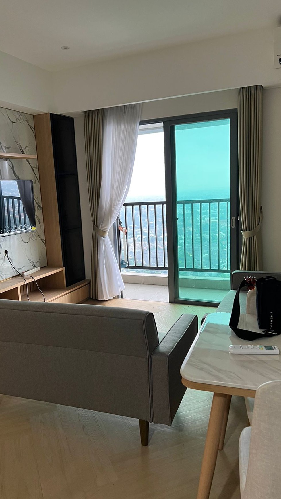 Dijual Full Furnished Apartemen Embarcadero, Tower Eastern Wing, Bintaro Sektor 9, Tangerang Selatan