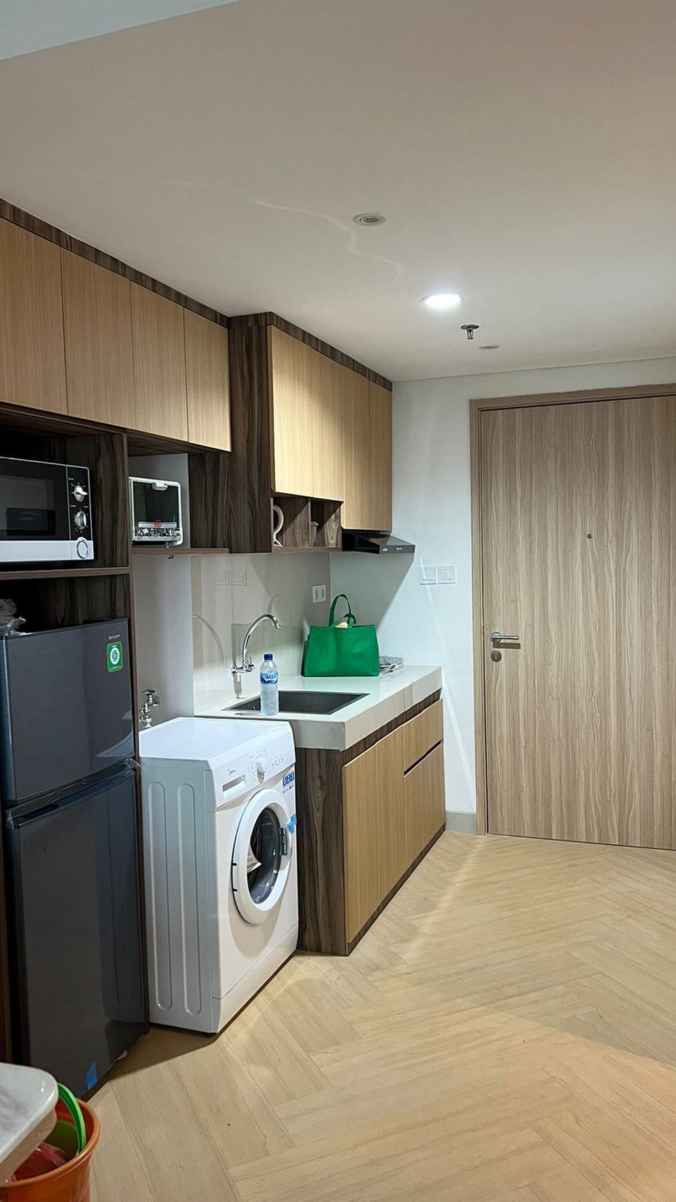 Dijual Full Furnished Apartemen Embarcadero, Tower Eastern Wing, Bintaro Sektor 9, Tangerang Selatan