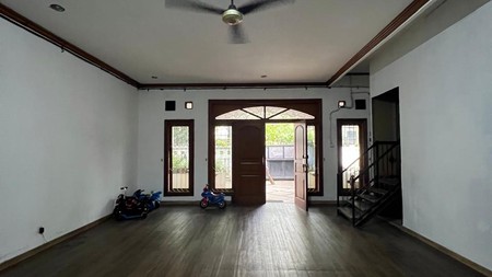 Dijual Rumah di  Jl. Panglima Polim 4  Jakarta Selatan